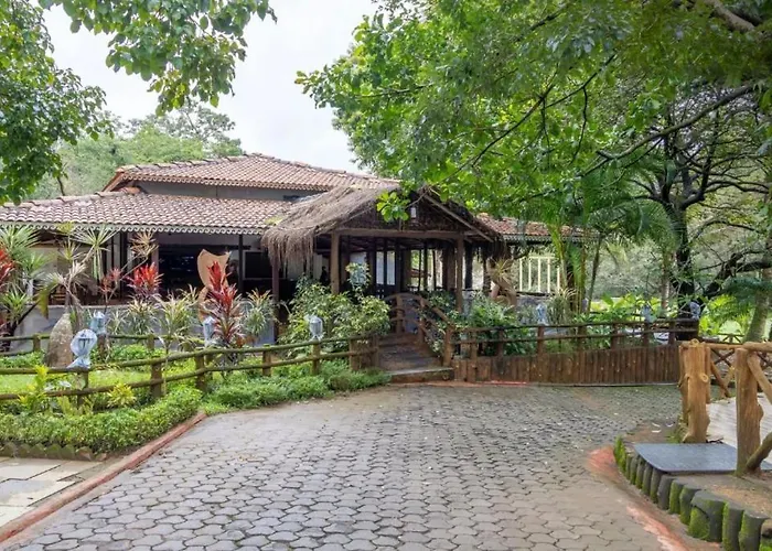 Shangri-La Jungle Village Resort